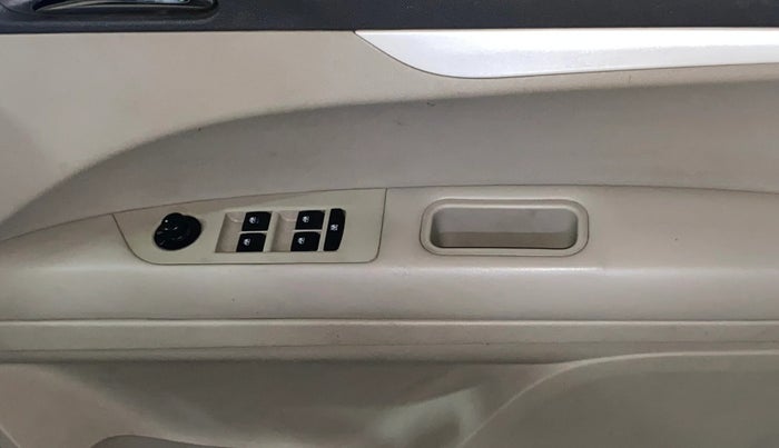 2020 Mahindra MARAZZO M 6 + 8 STR, Diesel, Manual, 87,670 km, Driver Side Door Panels Control