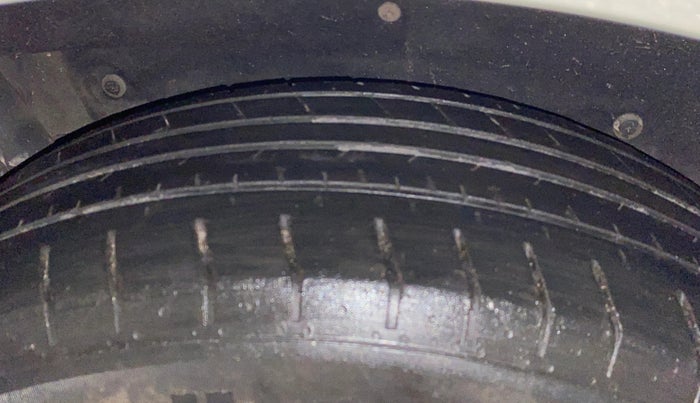 2020 Mahindra MARAZZO M 6 + 8 STR, Diesel, Manual, 87,670 km, Right Rear Tyre Tread