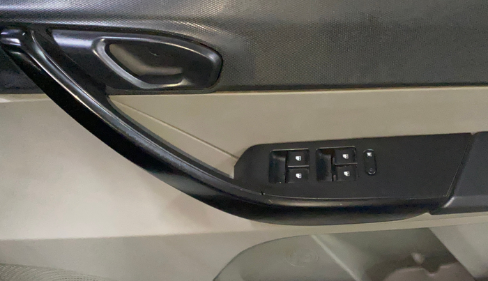 2017 Tata Tiago XT PETROL, Petrol, Manual, 48,903 km, Driver Side Door Panels Control