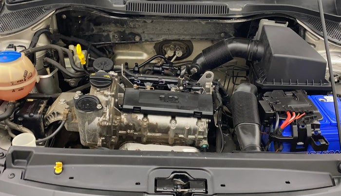 2016 Volkswagen Polo HIGHLINE1.2L, Petrol, Manual, 59,902 km, Engine View