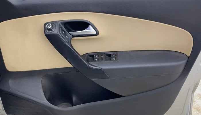 2016 Volkswagen Polo HIGHLINE1.2L, Petrol, Manual, 59,902 km, Driver Side Door Panels Control