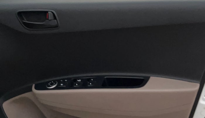 2018 Hyundai Grand i10 MAGNA 1.2 KAPPA VTVT, Petrol, Manual, 1,10,034 km, Driver Side Door Panels Control