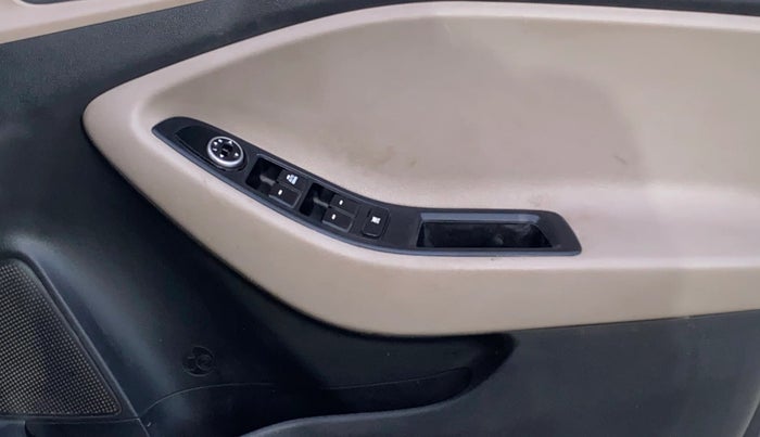 2016 Hyundai Elite i20 MAGNA 1.2, CNG, Manual, 61,101 km, Driver Side Door Panels Control