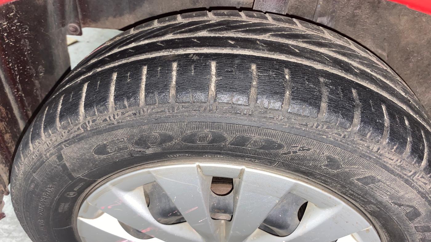 2014 Toyota Etios Liva G, Petrol, Manual, 36,392 km, Left Front Tyre Tread