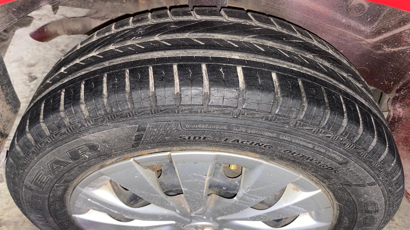 2014 Toyota Etios Liva G, Petrol, Manual, 36,392 km, Right Rear Tyre Tread