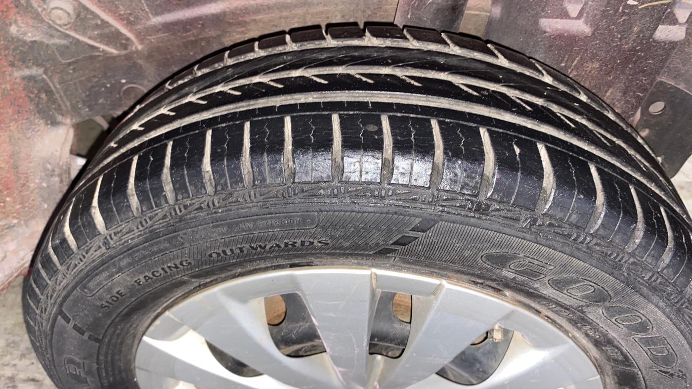 2014 Toyota Etios Liva G, Petrol, Manual, 36,392 km, Left Rear Tyre Tread