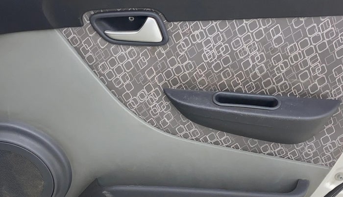 2017 Maruti Alto 800 LXI, CNG, Manual, 45,113 km, Driver Side Door Panels Control