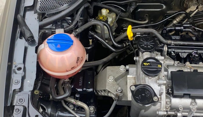 2015 Volkswagen Polo COMFORTLINE 1.2L, Petrol, Manual, 73,819 km, Engine View - Right