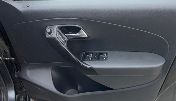 2015 Volkswagen Polo COMFORTLINE 1.2L, Petrol, Manual, 73,819 km, Driver Side Door Panels Control