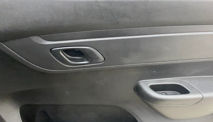 2017 Renault Kwid RXT 1.0 AMT (O), Petrol, Automatic, 33,232 km, Driver Side Door Panels Control