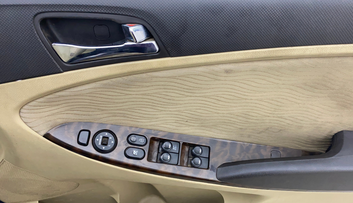 2014 Hyundai Verna FLUIDIC 1.6 CRDI SX AT, Diesel, Automatic, 81,531 km, Driver Side Door Panels Control