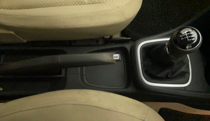 2015 Volkswagen Polo HIGHLINE1.2L, Petrol, Manual, 25,999 km, Gear Lever