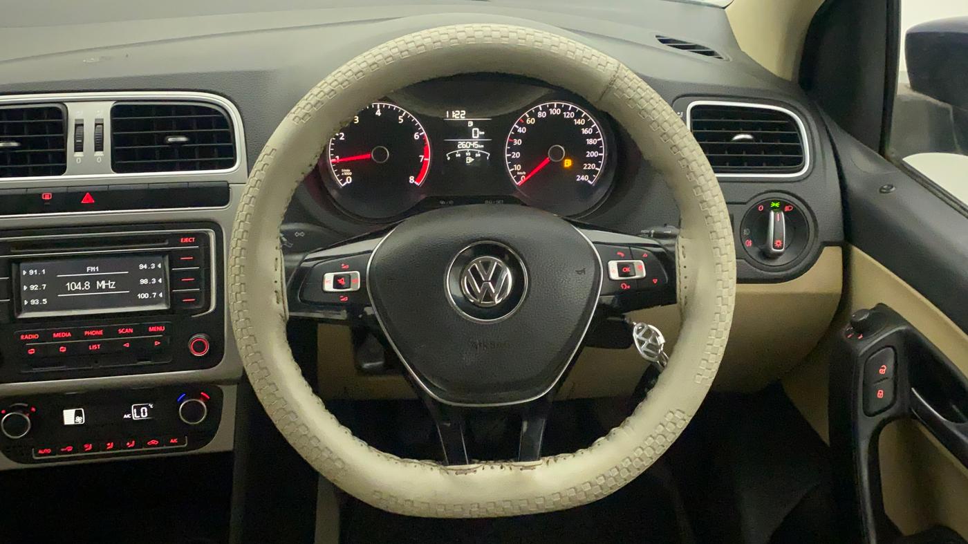 2015 Volkswagen Polo HIGHLINE1.2L, Petrol, Manual, 25,999 km, Steering Wheel Close Up