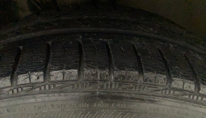 2015 Volkswagen Polo HIGHLINE1.2L, Petrol, Manual, 25,999 km, Right Front Tyre Tread