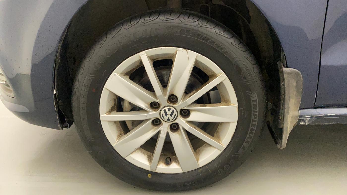 2015 Volkswagen Polo HIGHLINE1.2L, Petrol, Manual, 25,999 km, Left Front Wheel
