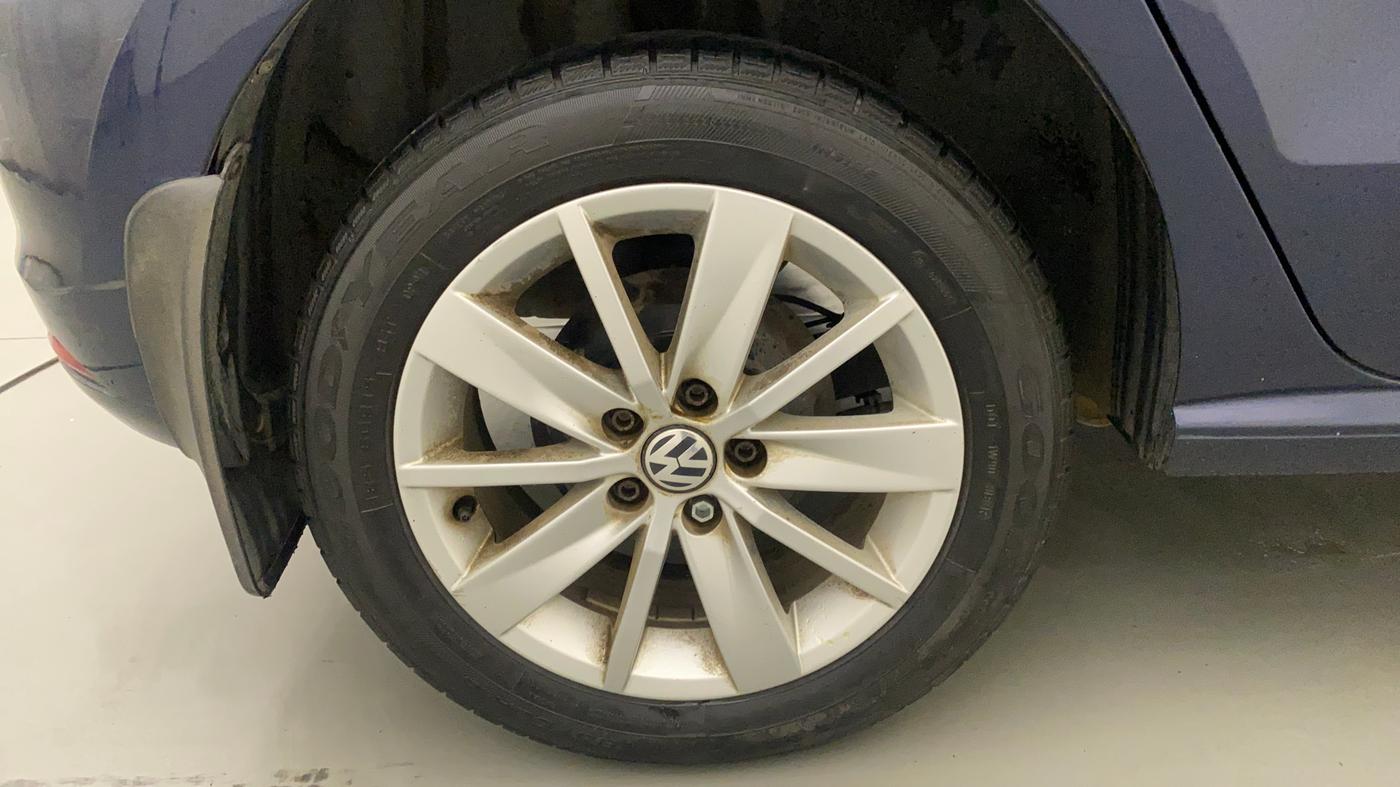 2015 Volkswagen Polo HIGHLINE1.2L, Petrol, Manual, 25,999 km, Right Rear Wheel