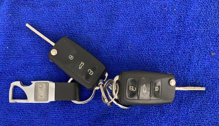 2015 Volkswagen Polo HIGHLINE1.2L, Petrol, Manual, 25,999 km, Key Close Up