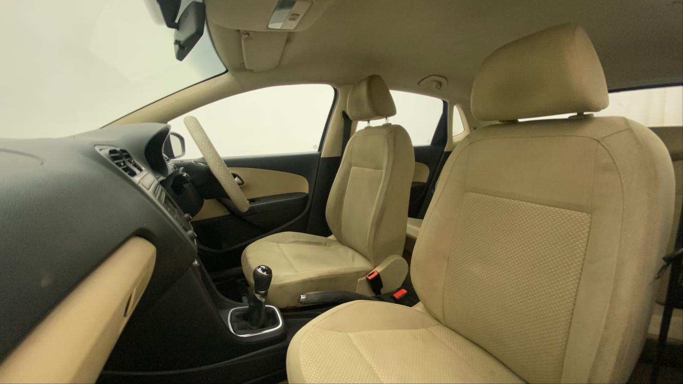 2015 Volkswagen Polo HIGHLINE1.2L, Petrol, Manual, 25,999 km, Right Side Front Door Cabin