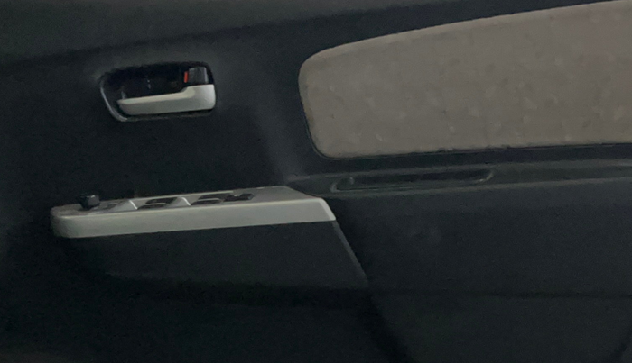 2014 Maruti Wagon R 1.0 VXI, Petrol, Manual, 38,805 km, Driver Side Door Panels Control