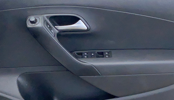 2017 Volkswagen Polo COMFORTLINE 1.2L, Petrol, Manual, 53,932 km, Driver Side Door Panels Control