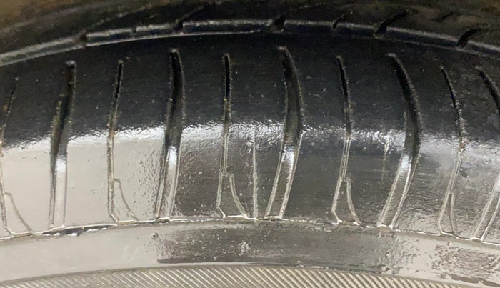 2016 Hyundai Grand i10 ASTA 1.2 KAPPA VTVT, Petrol, Manual, 60,771 km, Right Front Tyre Tread