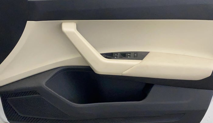 2024 Volkswagen VIRTUS TOPLINE TSI 1.0 AT, Petrol, Automatic, 6,586 km, Driver Side Door Panels Control