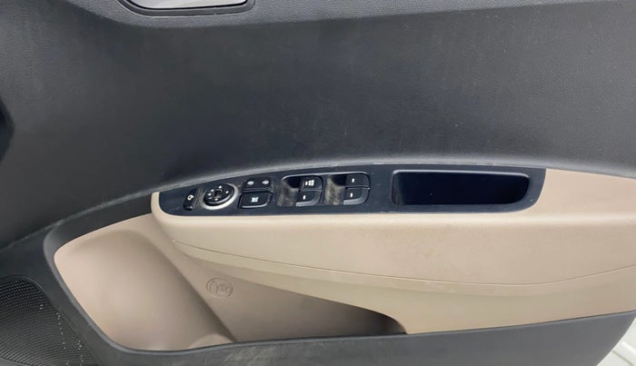 2017 Hyundai Grand i10 SPORTZ (O) 1.2 KAPPA VTVT, Petrol, Manual, 28,618 km, Driver Side Door Panels Control