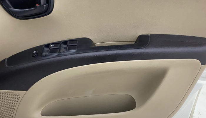 2015 Hyundai i10 MAGNA 1.1, Petrol, Manual, 49,188 km, Driver Side Door Panels Control