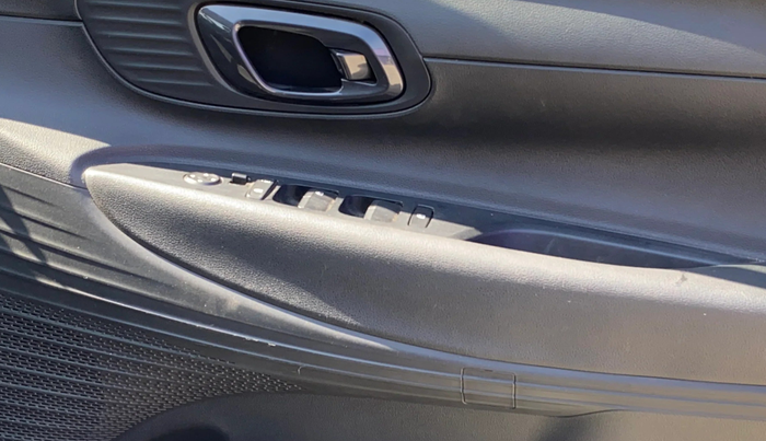 2020 Hyundai NEW I20 MAGNA 1.2 MT, Petrol, Manual, 23,731 km, Driver Side Door Panels Control