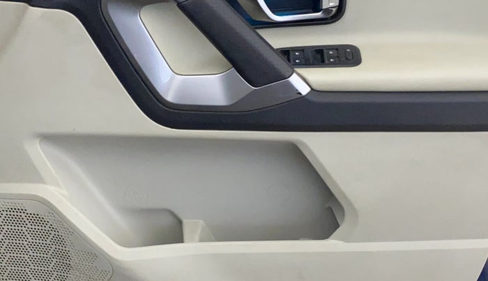 2021 Tata Safari XZA PLUS, Diesel, Automatic, 72,667 km, Driver Side Door Panels Control