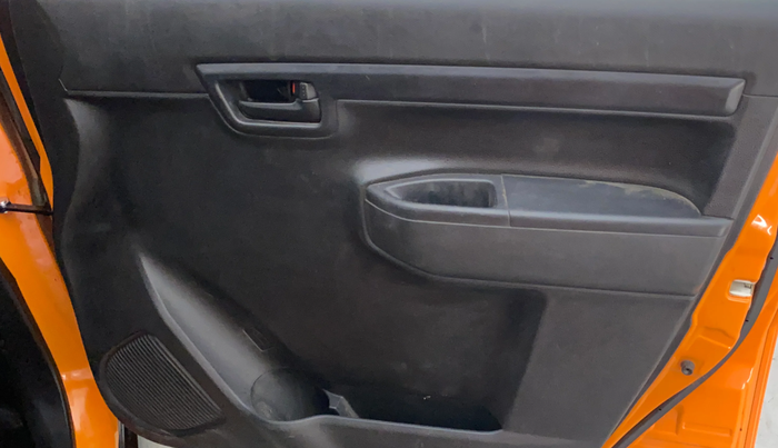 2019 Maruti S PRESSO VXI+, CNG, Manual, 1,12,306 km, Driver Side Door Panels Control