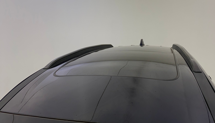 2022 Mahindra XUV700 AX 5 P MT 5 STR, Petrol, Manual, 72,134 km, Moonroof/ Sunroof