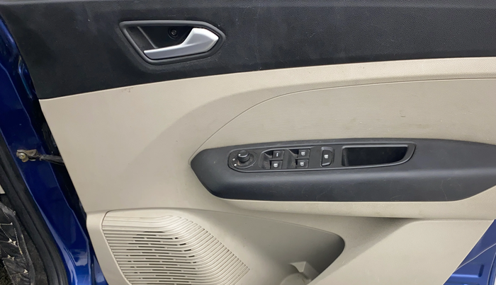 2021 Renault TRIBER RXZ AMT DUAL TONE, Petrol, Automatic, 24,825 km, Driver Side Door Panels Control