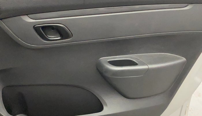 2016 Renault Kwid RXT 0.8, Petrol, Manual, 52,013 km, Driver Side Door Panels Control