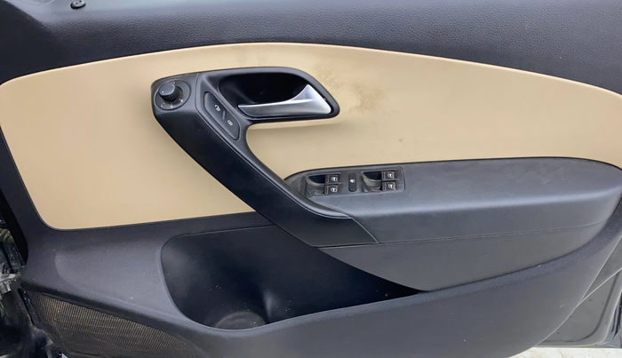 2017 Volkswagen Ameo HIGHLINE1.2L, Petrol, Manual, 1,30,371 km, Driver Side Door Panels Control