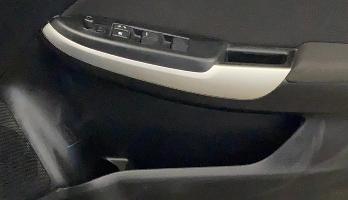 2018 Maruti Baleno DELTA PETROL 1.2, CNG, Manual, 52,542 km, Driver Side Door Panels Control