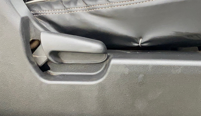 2013 Maruti Wagon R 1.0 LXI CNG, CNG, Manual, 1,28,031 km, Driver Side Adjustment Panel