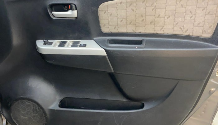 2015 Maruti Wagon R 1.0 VXI, Petrol, Manual, 67,427 km, Driver Side Door Panels Control