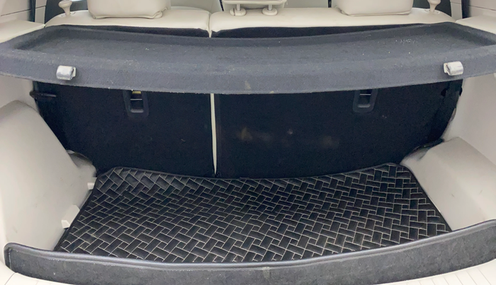 2024 Mahindra XUV300 W8 (O) 1.2 PETROL AMT, Petrol, Automatic, 16,340 km, Boot Inside