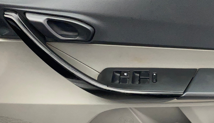 2018 Tata Tiago XT 1.2 REVOTRON, Petrol, Manual, 85,446 km, Driver Side Door Panels Control
