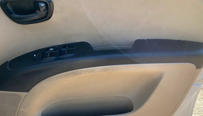 2014 Hyundai i10 MAGNA 1.1, Petrol, Manual, 66,739 km, Driver Side Door Panels Control