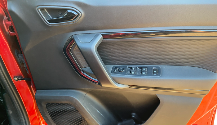 2023 Renault Kiger RXZ TURBO CVT DUAL TONE, CNG, Automatic, 19,444 km, Driver Side Door Panels Control