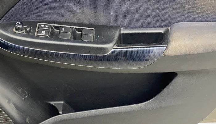 2020 Toyota Glanza V, Petrol, Manual, 60,189 km, Driver Side Door Panels Control