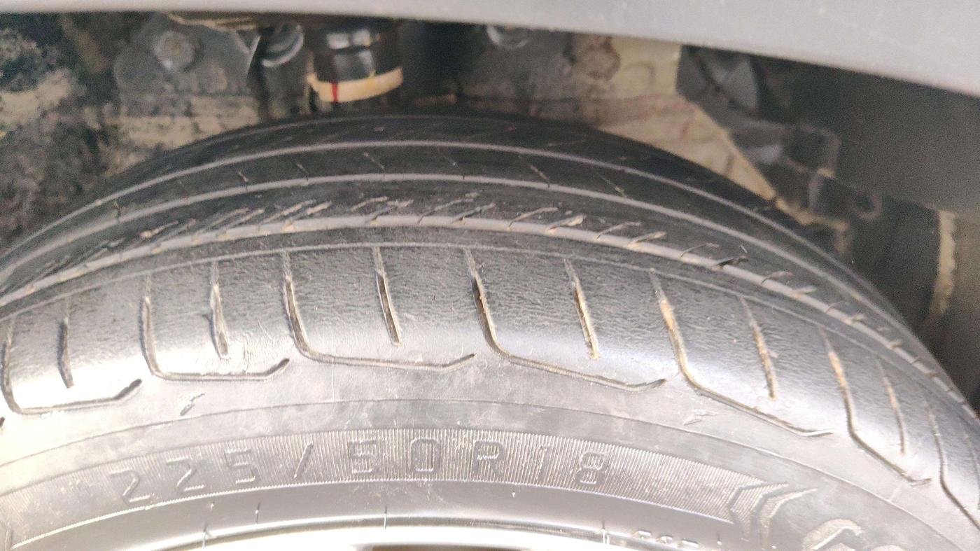 2023 Toyota INNOVA HYCROSS ZX HYBRID 7 STR, Hybrid, Automatic, 48,418 km, Left Front Tyre Tread