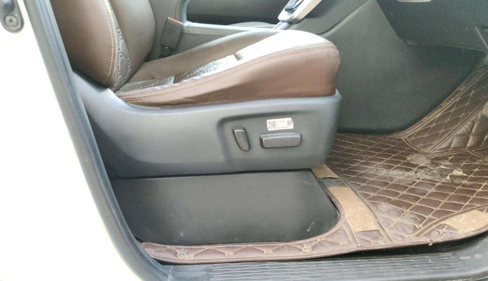 2023 Toyota INNOVA HYCROSS ZX HYBRID 7 STR, Hybrid, Automatic, 48,418 km, Driver Side Adjustment Panel