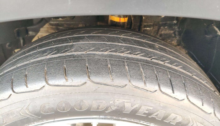 2023 Toyota INNOVA HYCROSS ZX HYBRID 7 STR, Hybrid, Automatic, 48,418 km, Right Front Tyre Tread