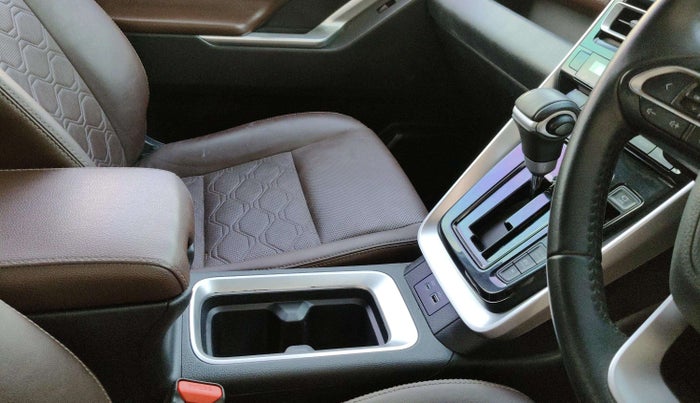 2023 Toyota INNOVA HYCROSS ZX HYBRID 7 STR, Hybrid, Automatic, 48,418 km, Gear Lever