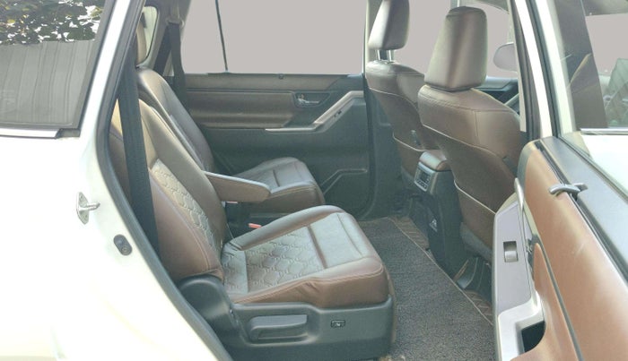 2023 Toyota INNOVA HYCROSS ZX HYBRID 7 STR, Hybrid, Automatic, 48,418 km, Right Side Rear Door Cabin