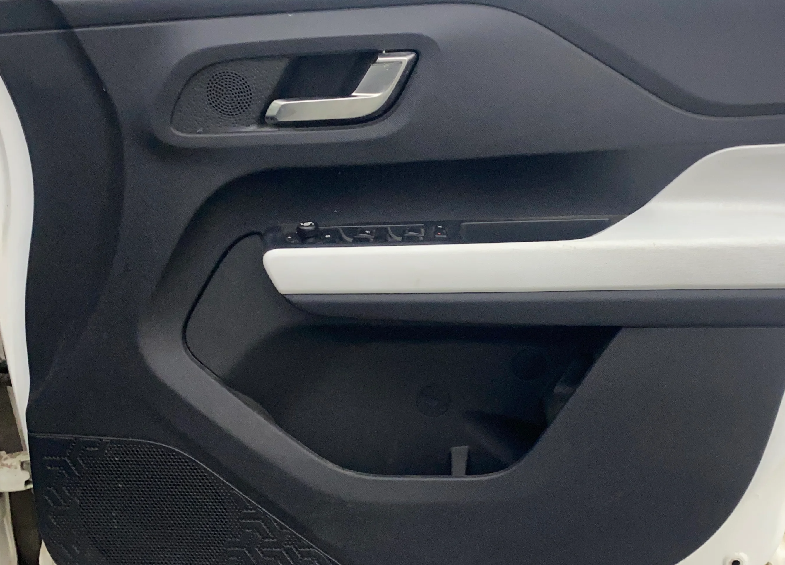 Driver-Side-Door-Panels-Control---2025-11-08T191206.004