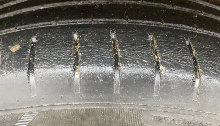 2016 Maruti Baleno ZETA PETROL 1.2, Petrol, Manual, 1,07,222 km, Left Front Tyre Tread